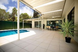 Flat Out back Verandah
